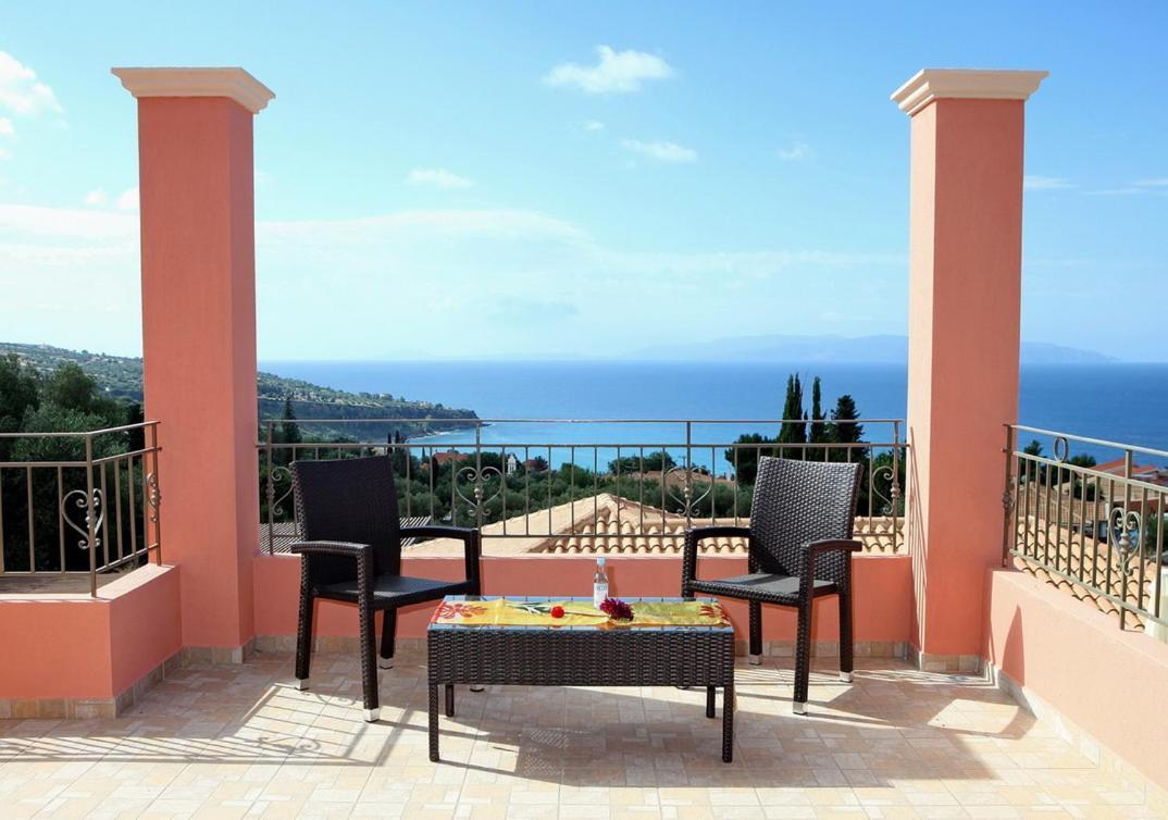 Provenzo And Meliti Villas ลูร์ดฮาตา ภายนอก รูปภาพ